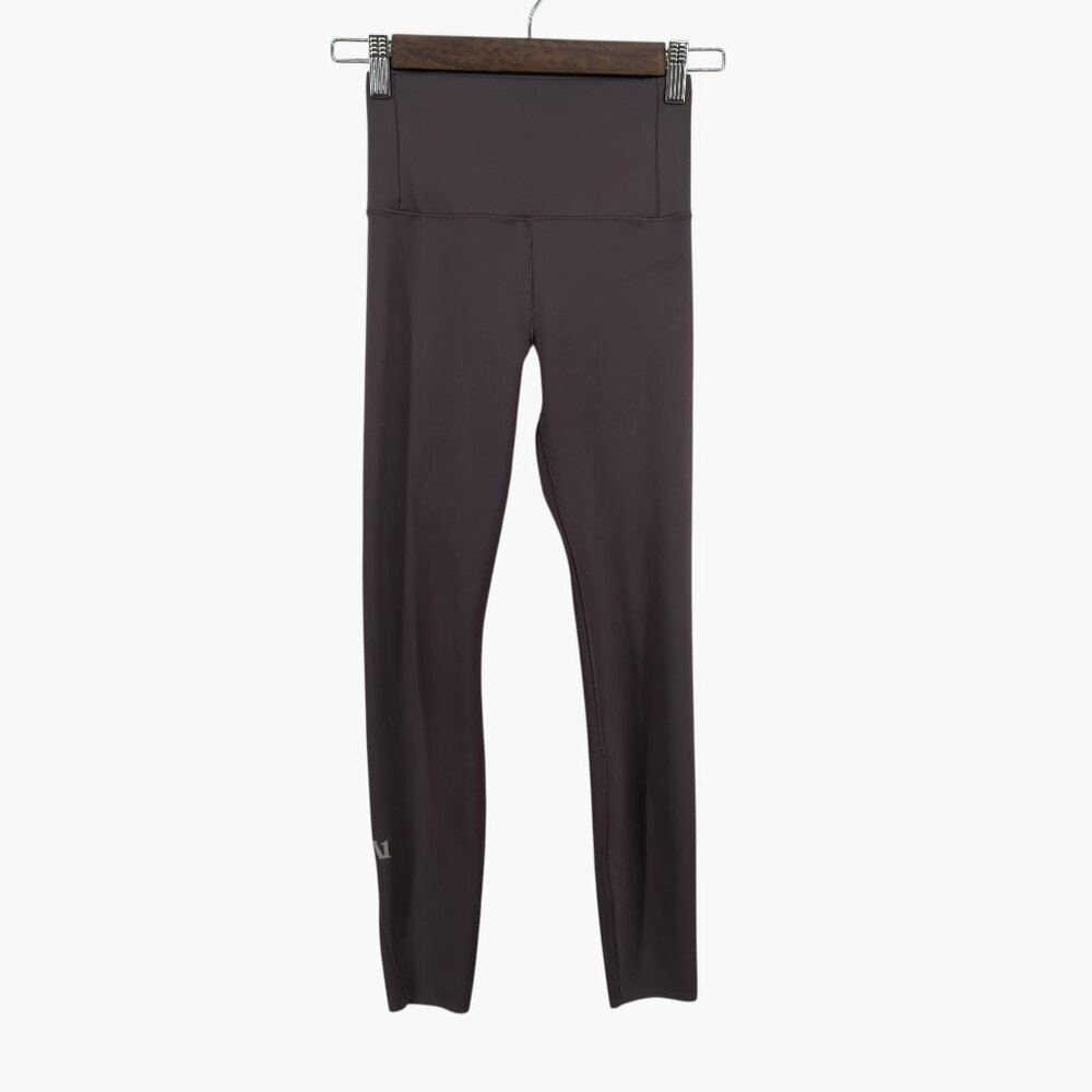 Vuori Evolve Leggings in Sangria Grey‎ - Picture 2 of 9